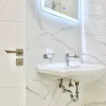 شقة Sea View With Free Parking